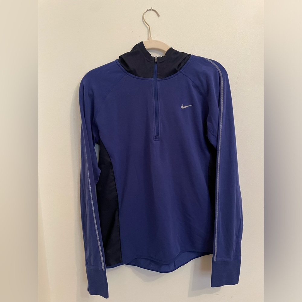 Nike blue and black women’s workout running jacket with reflective lining!